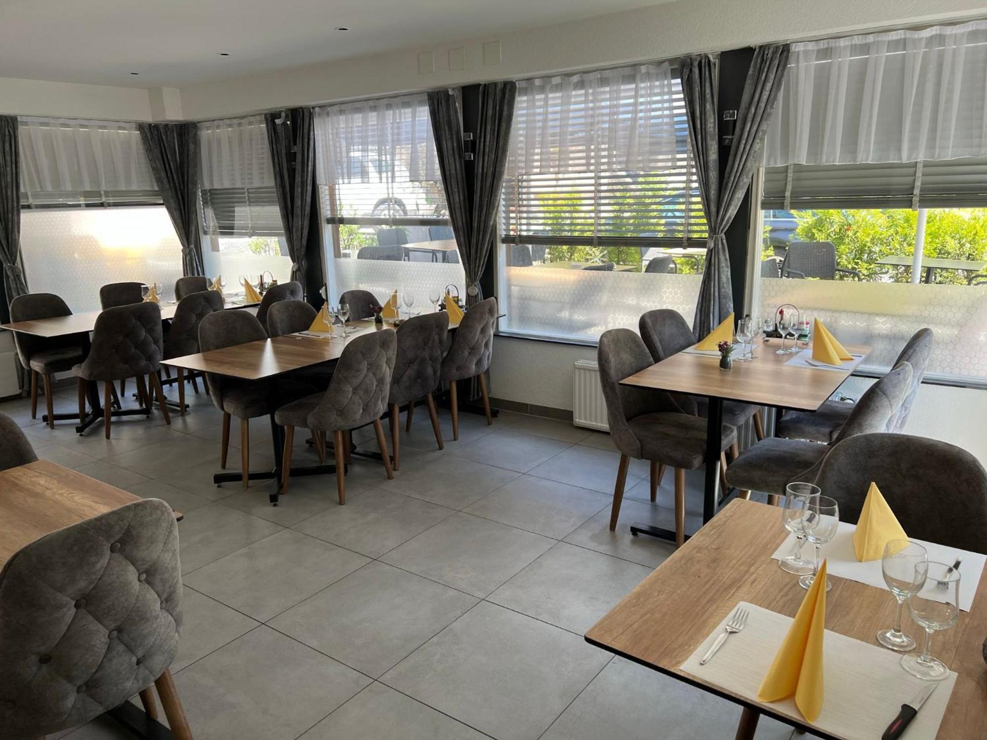 Hotel Restaurant Du Moulin Fleurier Zewnętrze zdjęcie